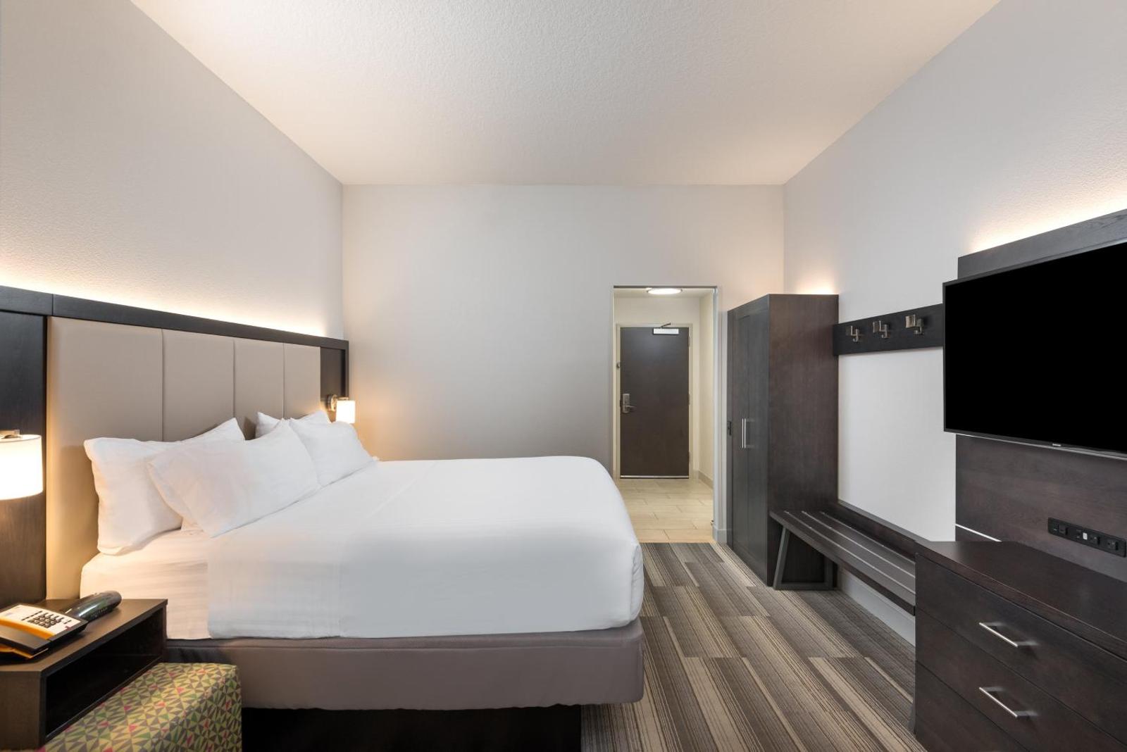 Holiday Inn Express & Suites Lakeland South