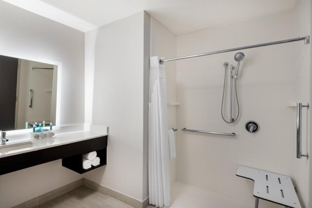 Holiday Inn Express & Suites Lakeland South Image 18