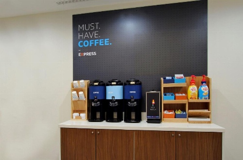 Holiday Inn Express & Suites Lakeland South image 25