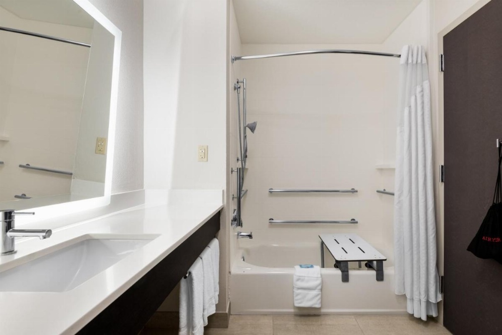 Holiday Inn Express & Suites Lakeland South Image 27