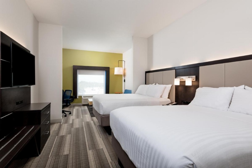 Holiday Inn Express & Suites Lakeland South